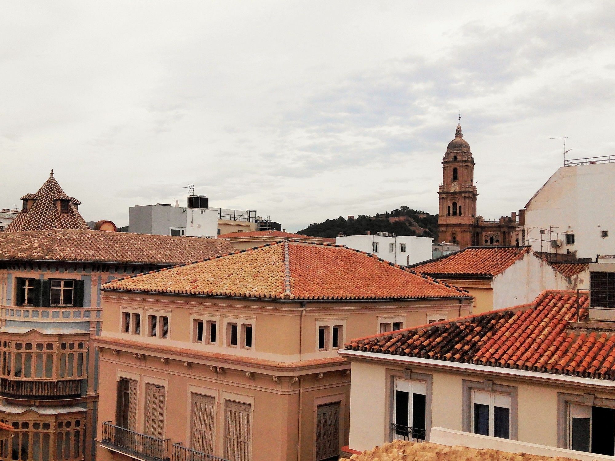Malaga Centro Apartamentos Luaran gambar